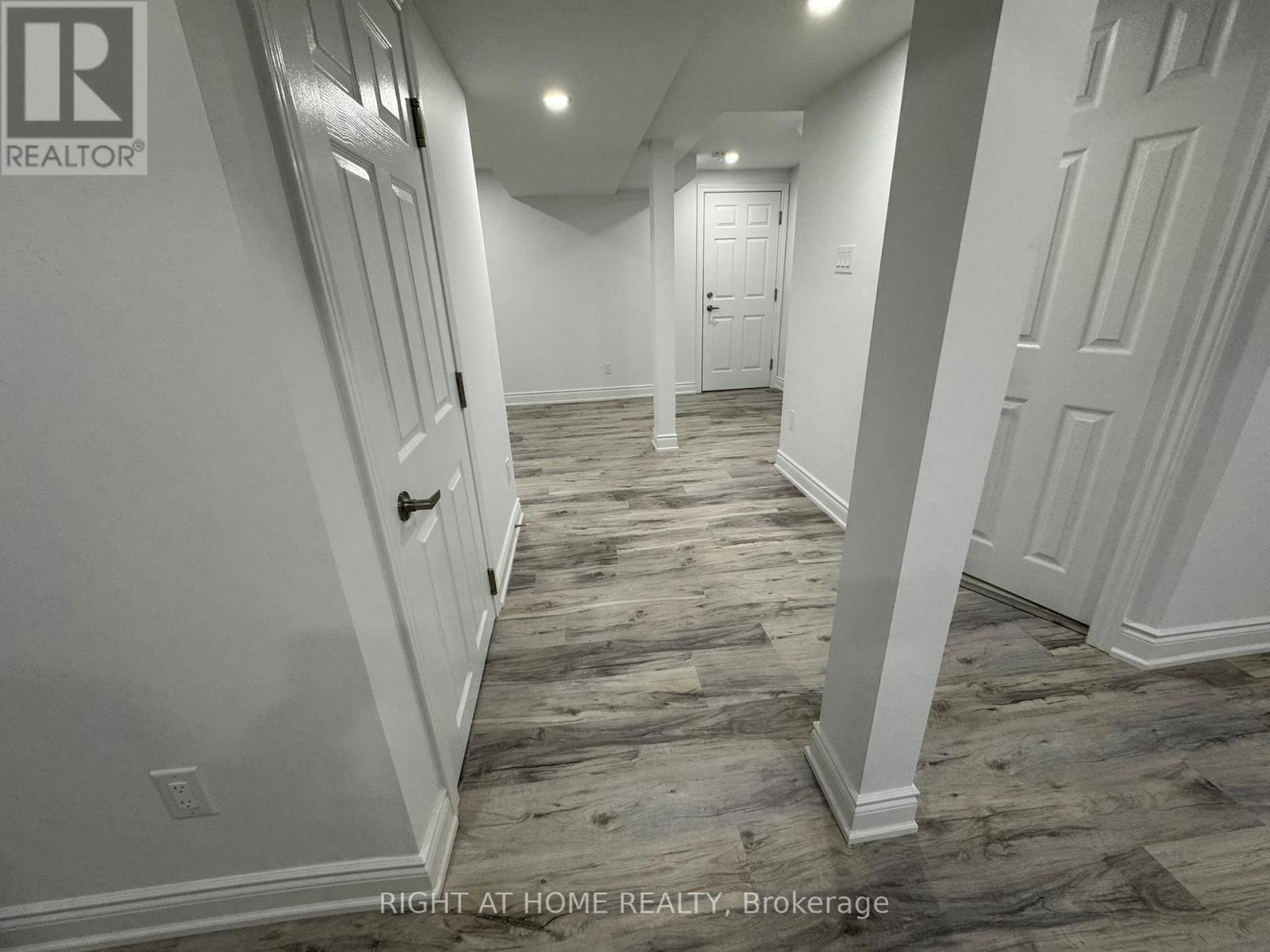 Entire Property - 830 Avonshire Court, Mississauga, Ontario L5V 2P2 - Photo 28 - W12599914