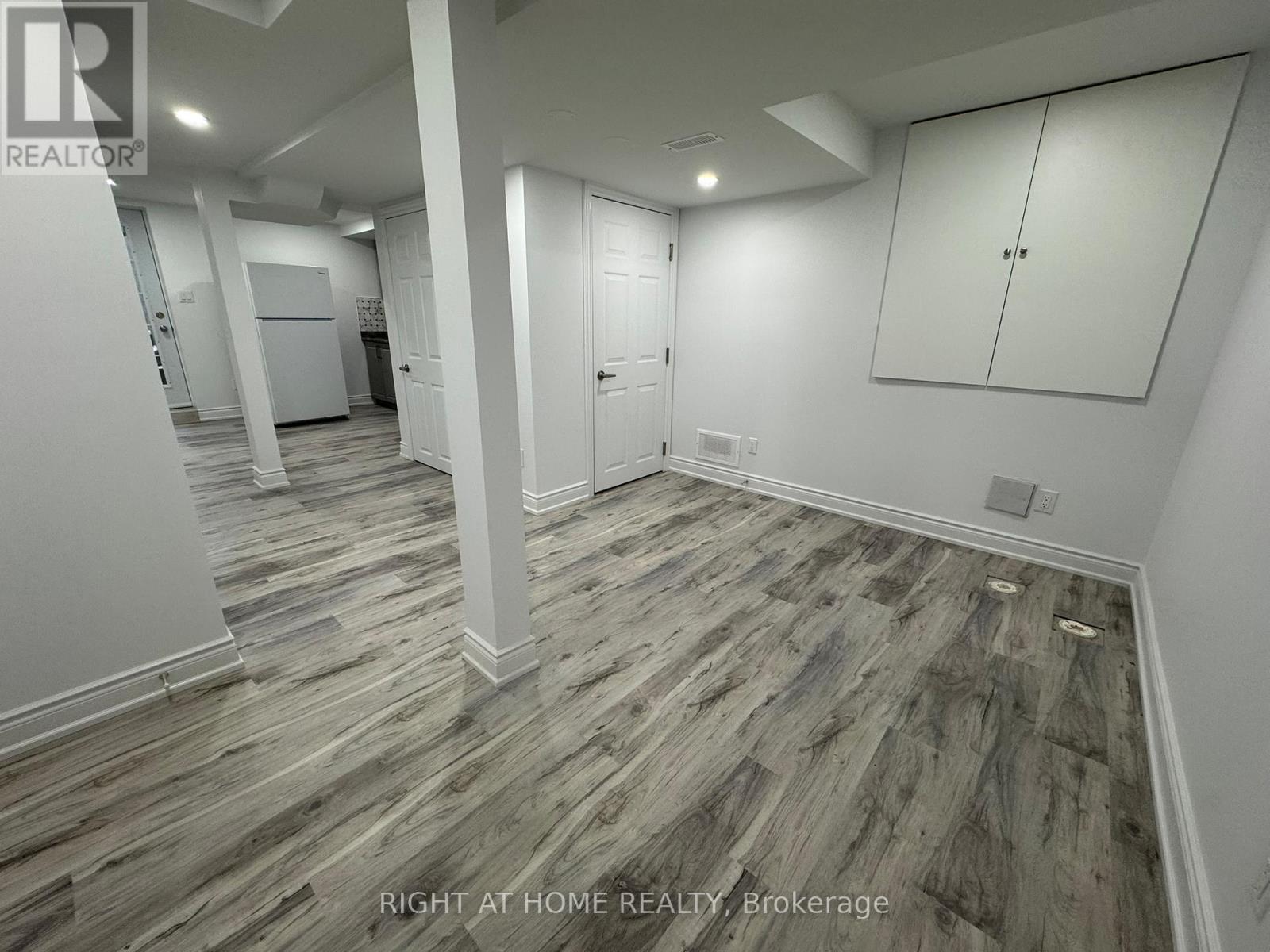 Entire Property - 830 Avonshire Court, Mississauga, Ontario L5V 2P2 - Photo 31 - W12599914