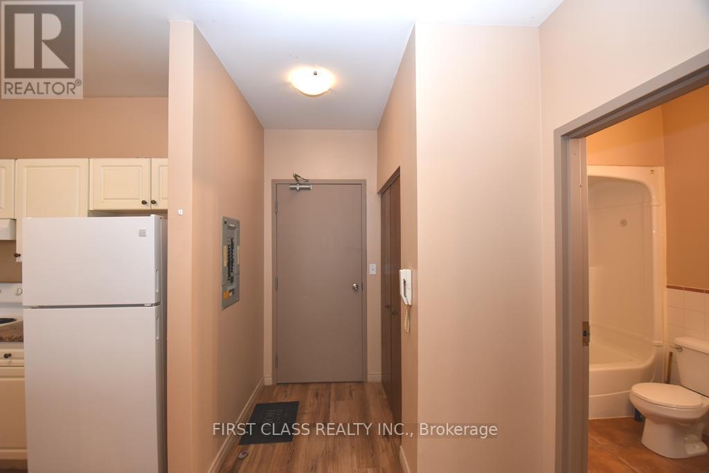 3 - 18 Market Street, Brantford, Ontario  N3T 2Z5 - Photo 3 - X12599880