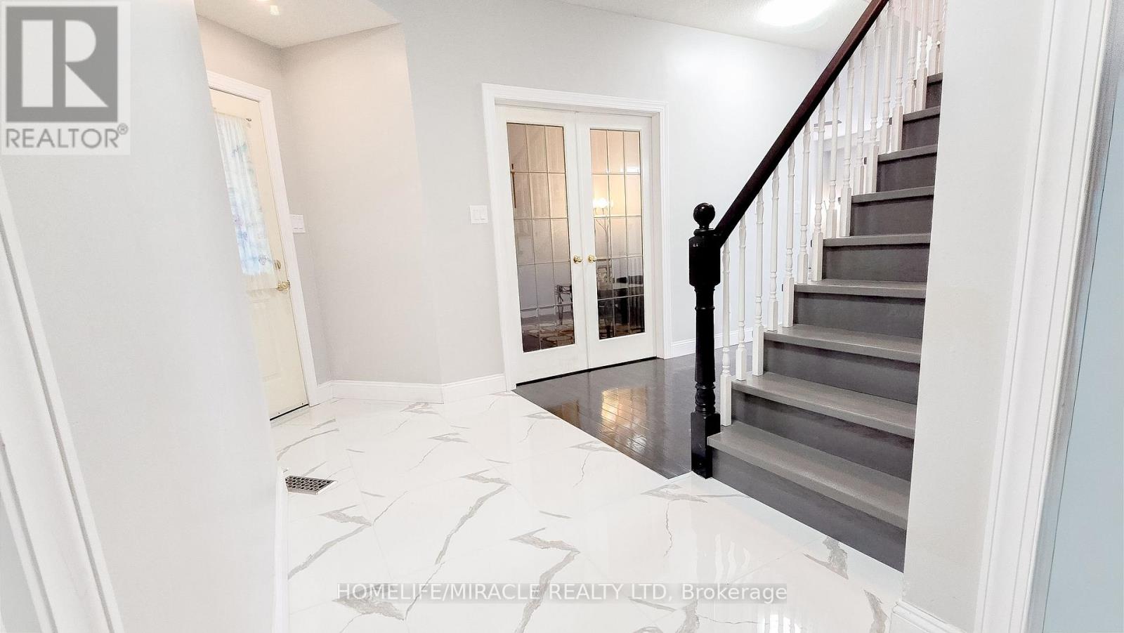 22 Rockwood Road, Kitchener, Ontario N2E 3S5 - Photo 3 - X12599882