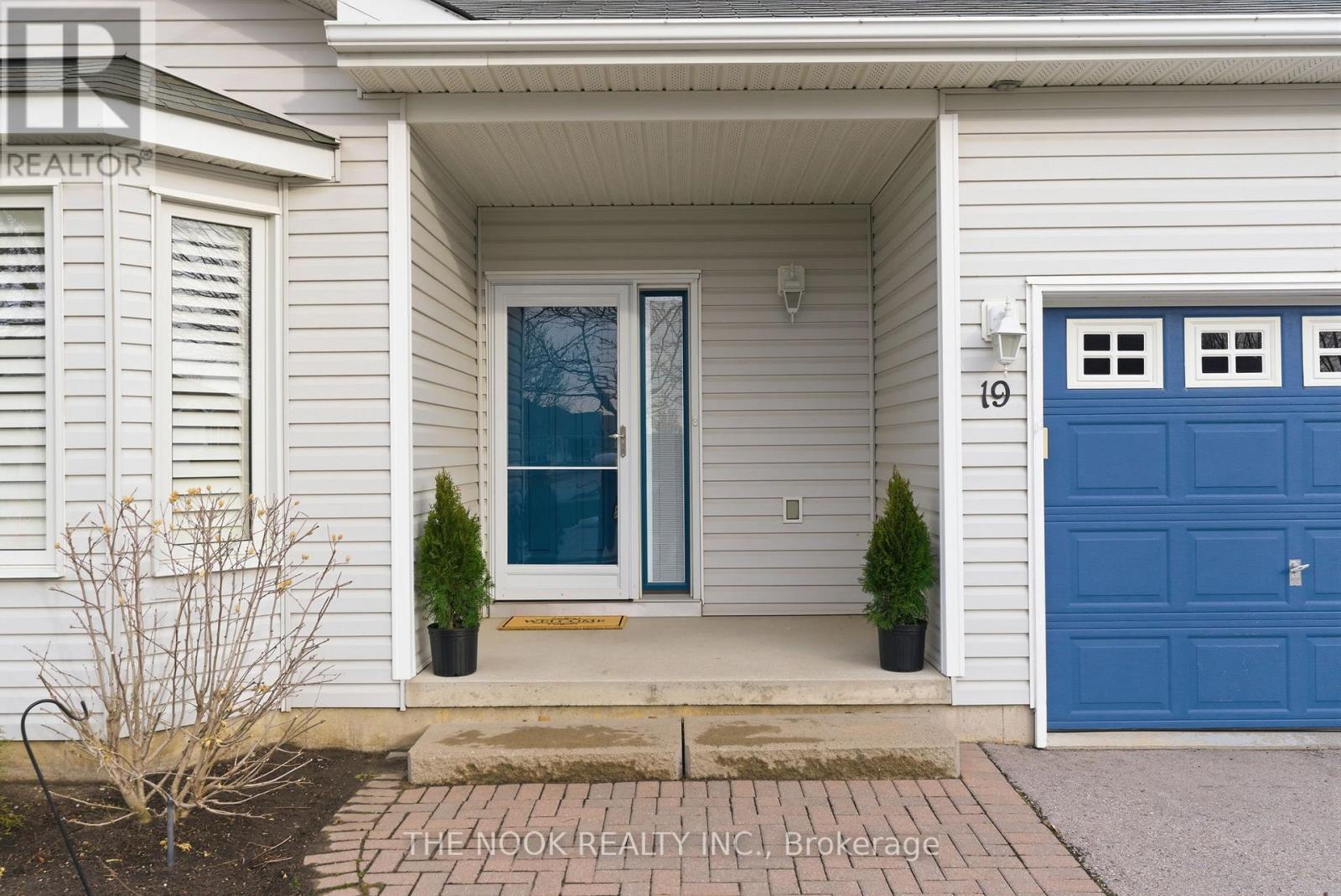 19 Heatherelea Drive E, Clarington, Ontario L1B 0B1 - Photo 4 - E12599940