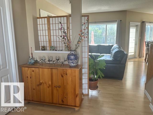 4619 151 Av Nw, Edmonton, Alberta  T5Y 3A1 - Photo 2 - E4467221