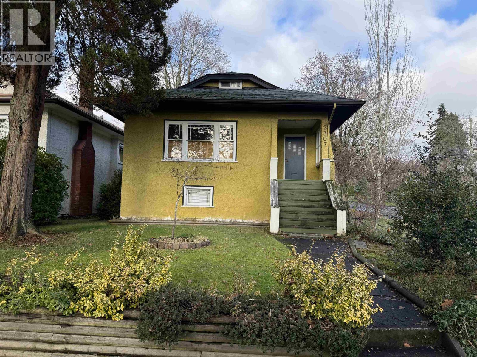 2307 W 47th Avenue, Vancouver, British Columbia  V6M 2N1 - Photo 1 - R3071357