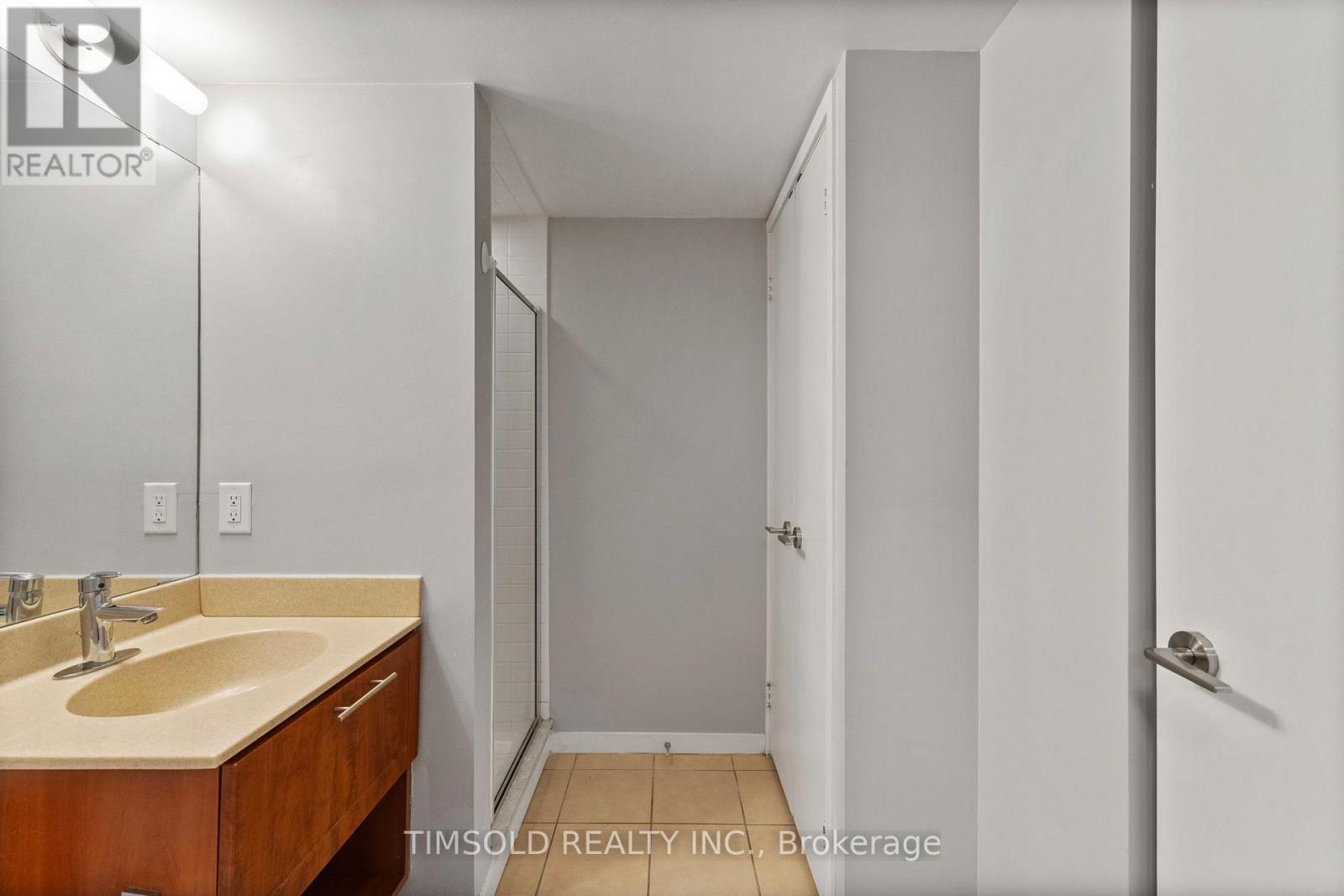 102 - 120 Dallimore Circle, Toronto, Ontario  M3C 4J1 - Photo 7 - C12419826