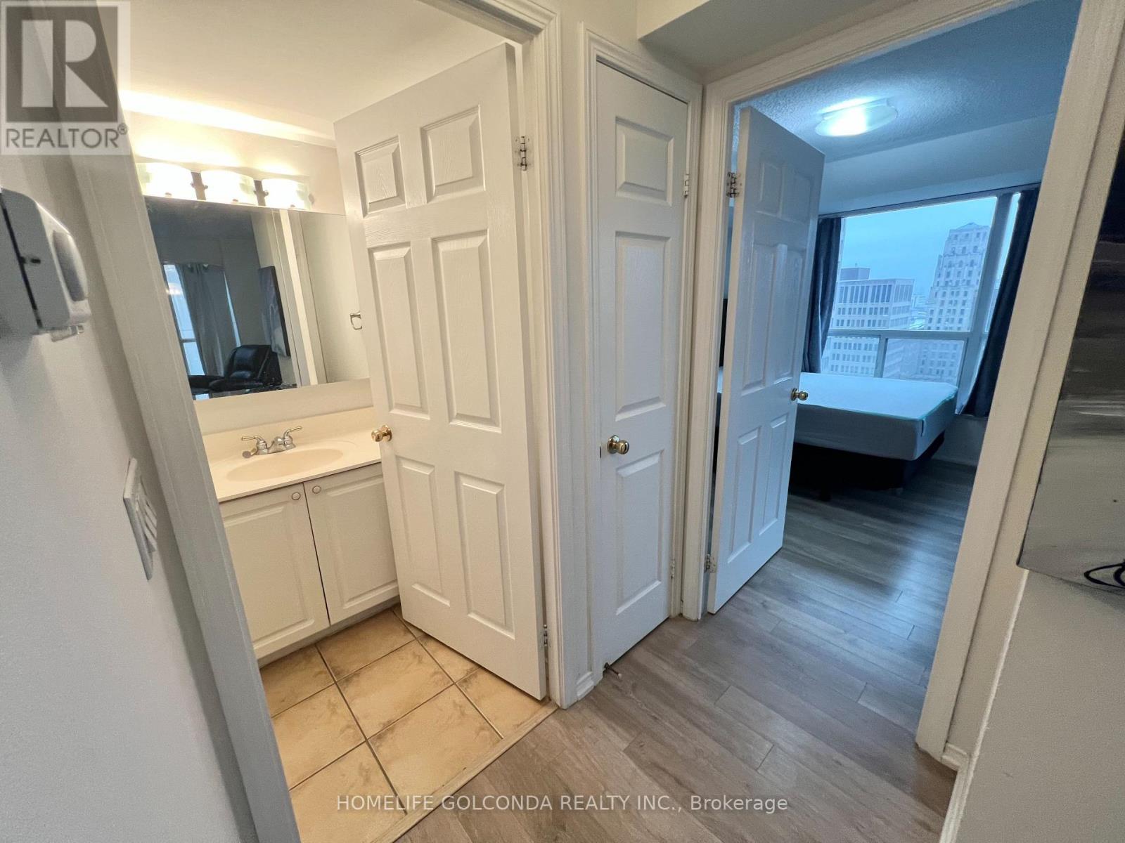 1701 - 909 Bay Street, Toronto, Ontario  M5S 3G2 - Photo 16 - C12599924