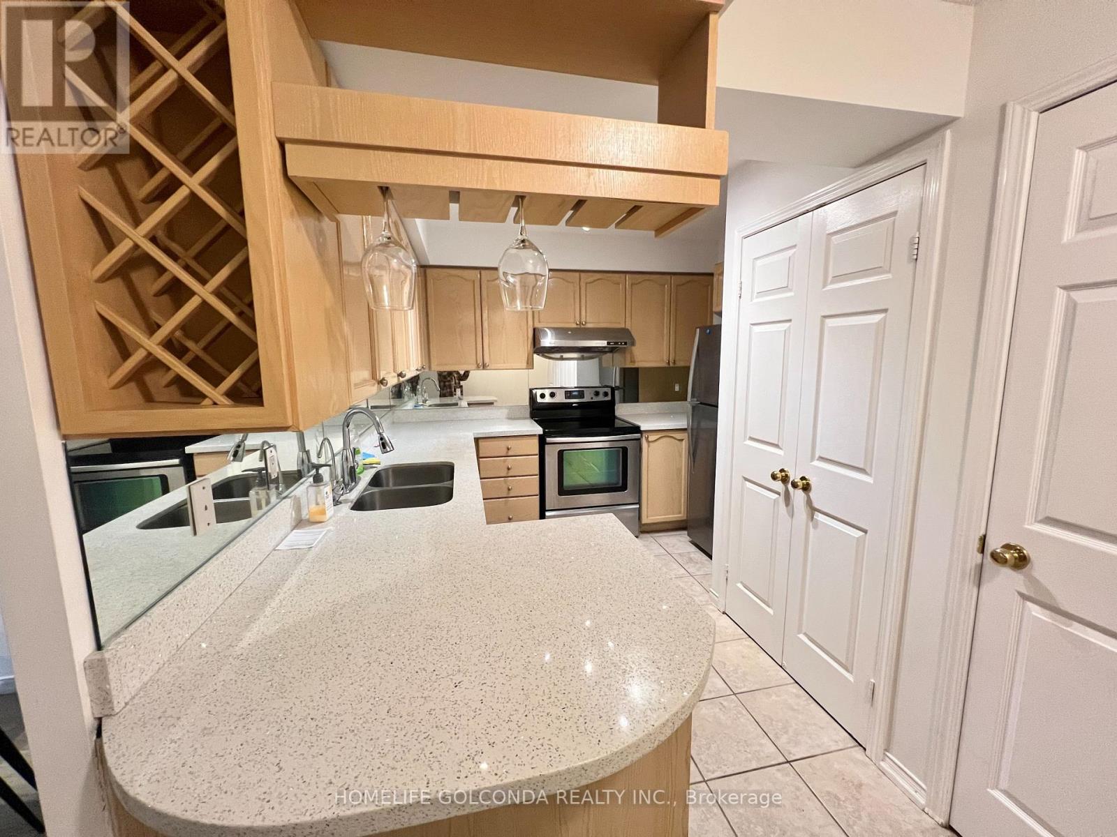 1701 - 909 Bay Street, Toronto, Ontario  M5S 3G2 - Photo 3 - C12599924