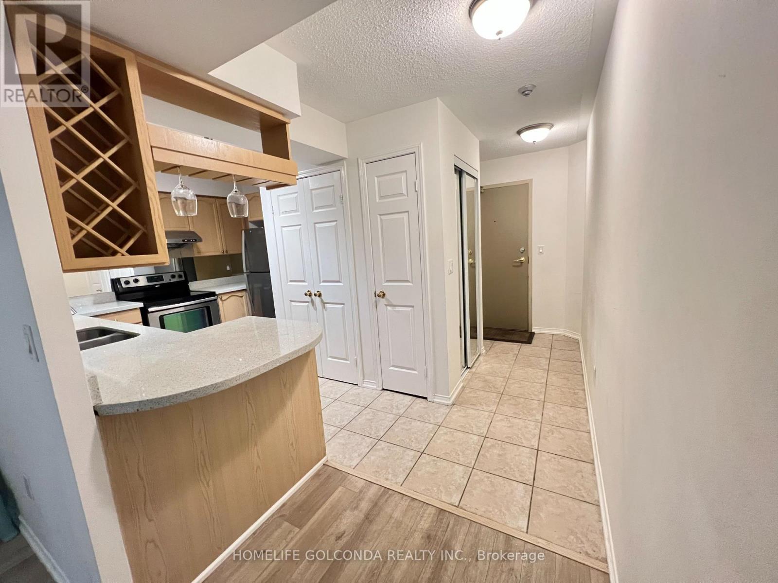 1701 - 909 Bay Street, Toronto, Ontario  M5S 3G2 - Photo 4 - C12599924