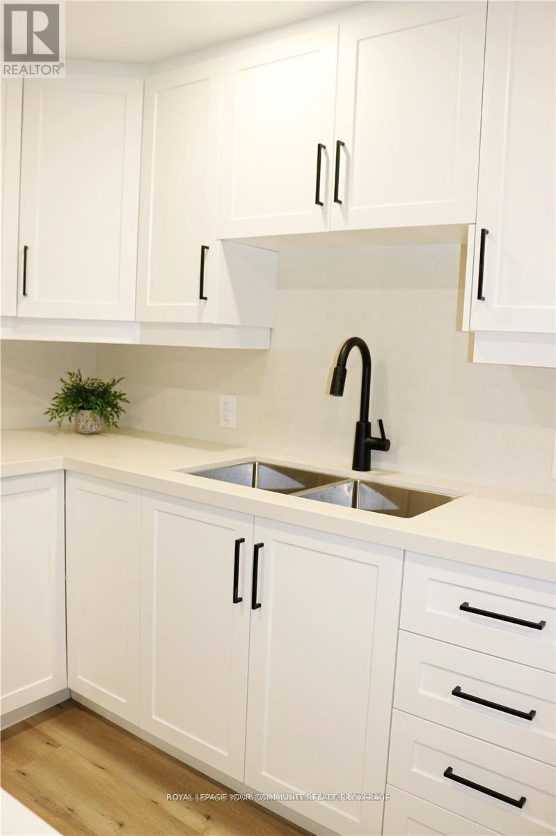 Lower - 4 Norgrove Crescent, Toronto, Ontario M9P 3C6 - Photo 3 - W12599920