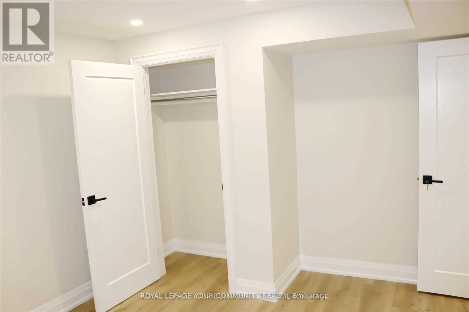 Lower - 4 Norgrove Crescent, Toronto, Ontario M9P 3C6 - Photo 5 - W12599920