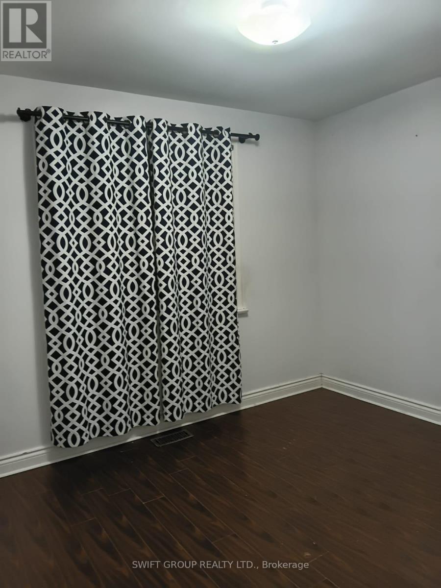 Upper - 8 Heatherglen Road, Toronto, Ontario  M9W 4R1 - Photo 10 - W12599944