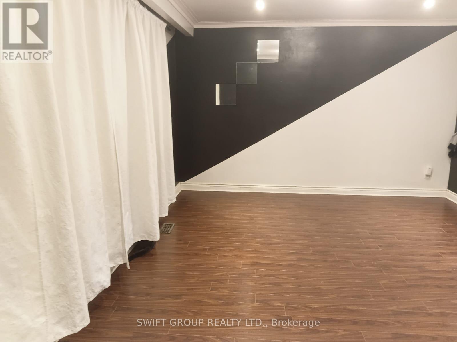 Upper - 8 Heatherglen Road, Toronto, Ontario  M9W 4R1 - Photo 14 - W12599944