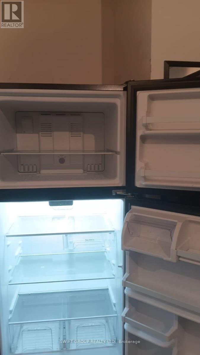 Upper - 8 Heatherglen Road, Toronto, Ontario  M9W 4R1 - Photo 7 - W12599944