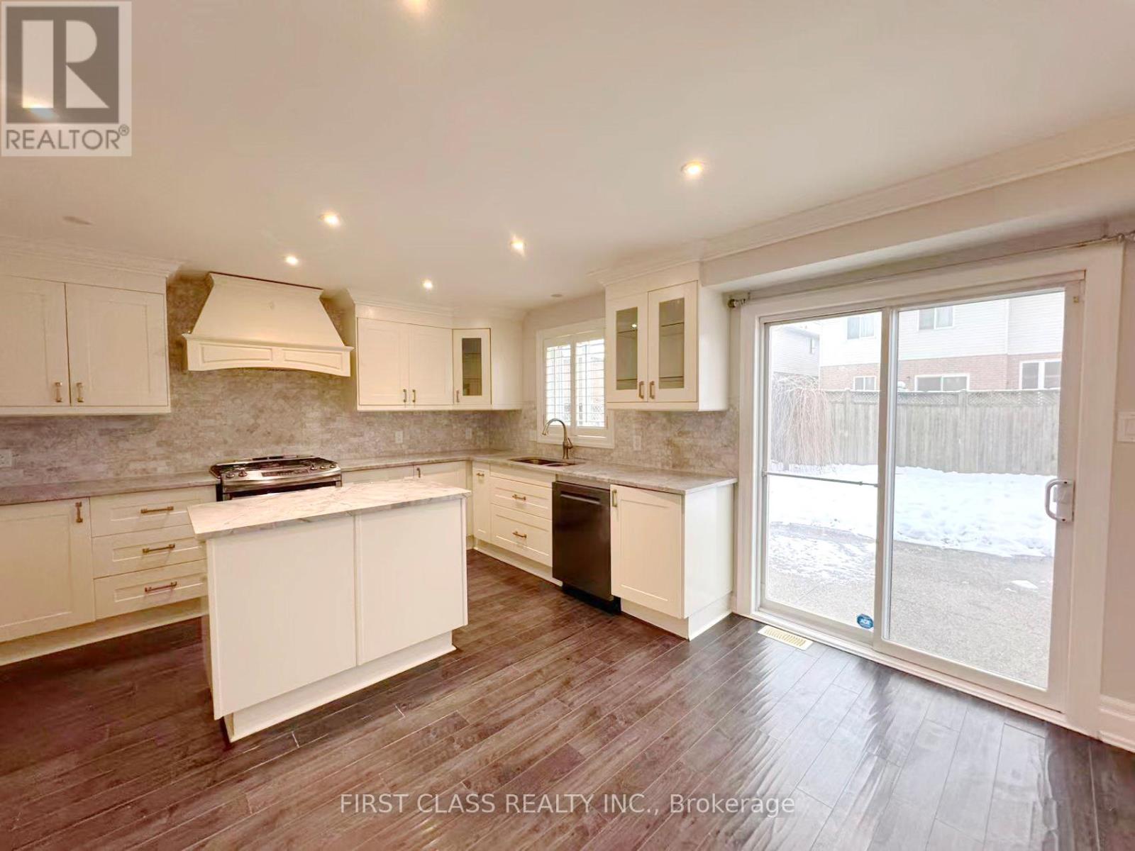 56 Moorland Crescent, Hamilton, Ontario  L9K 1N7 - Photo 10 - X12599968