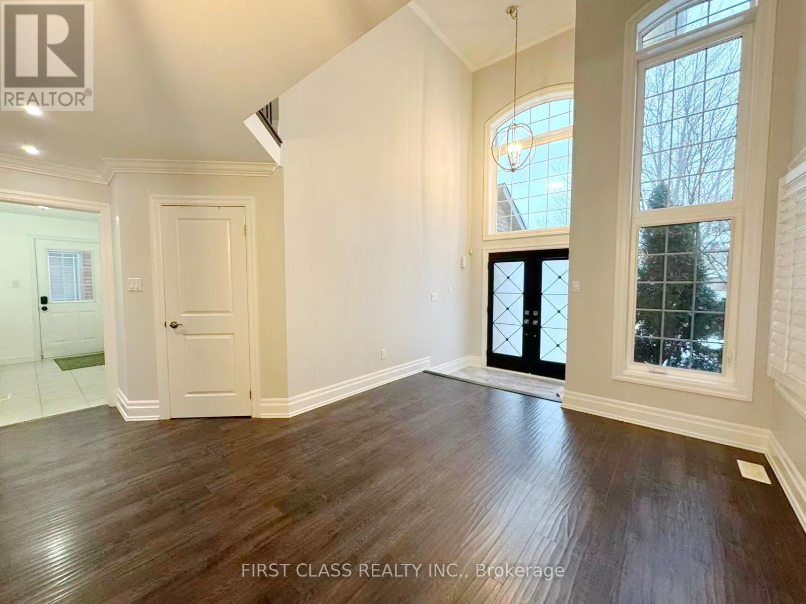 56 Moorland Crescent, Hamilton, Ontario  L9K 1N7 - Photo 4 - X12599968