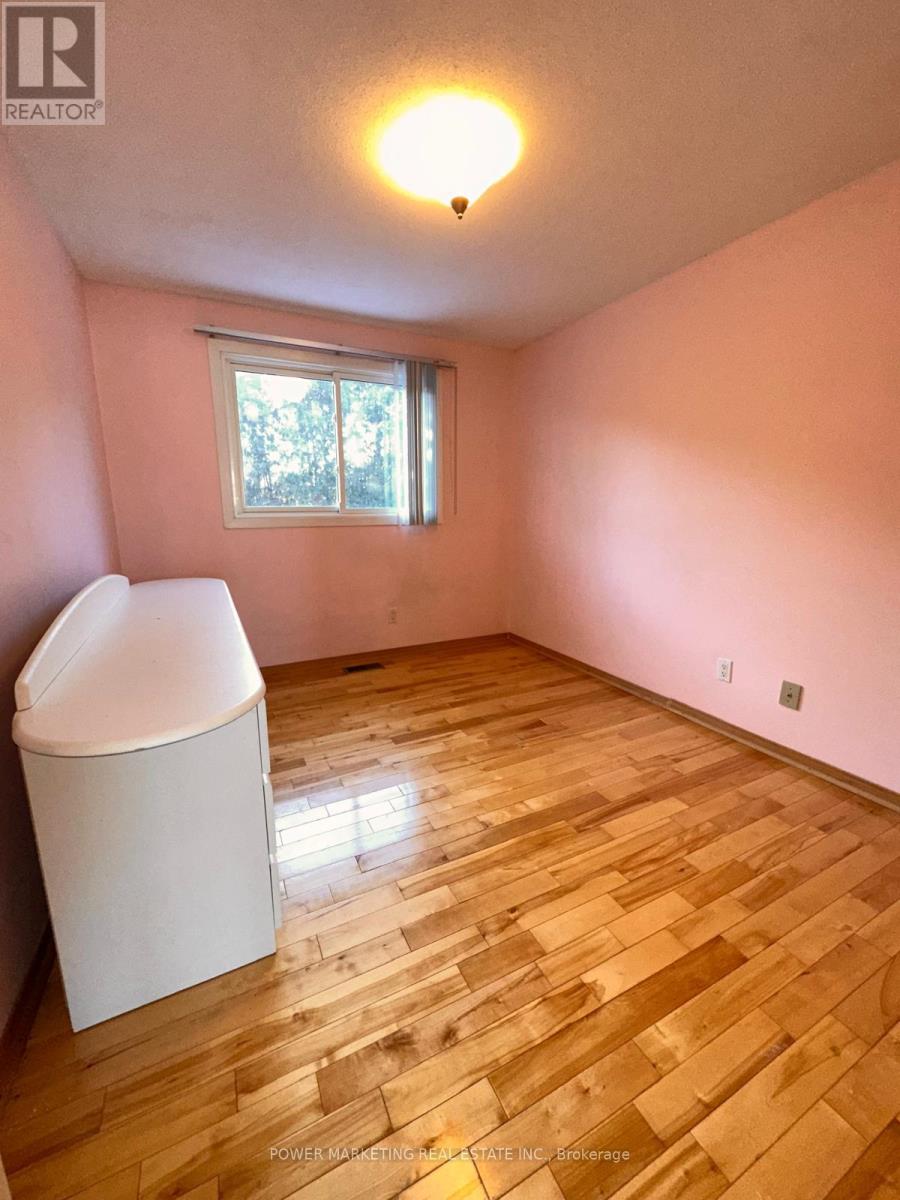 19 Brydon Court, Ottawa, Ontario  K2G 4A6 - Photo 6 - X12599974