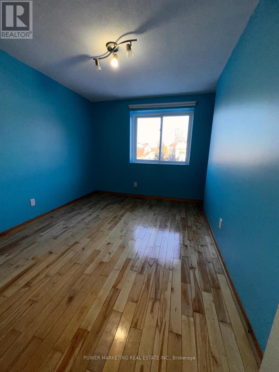 19 Brydon Court, Ottawa, Ontario  K2G 4A6 - Photo 7 - X12599974