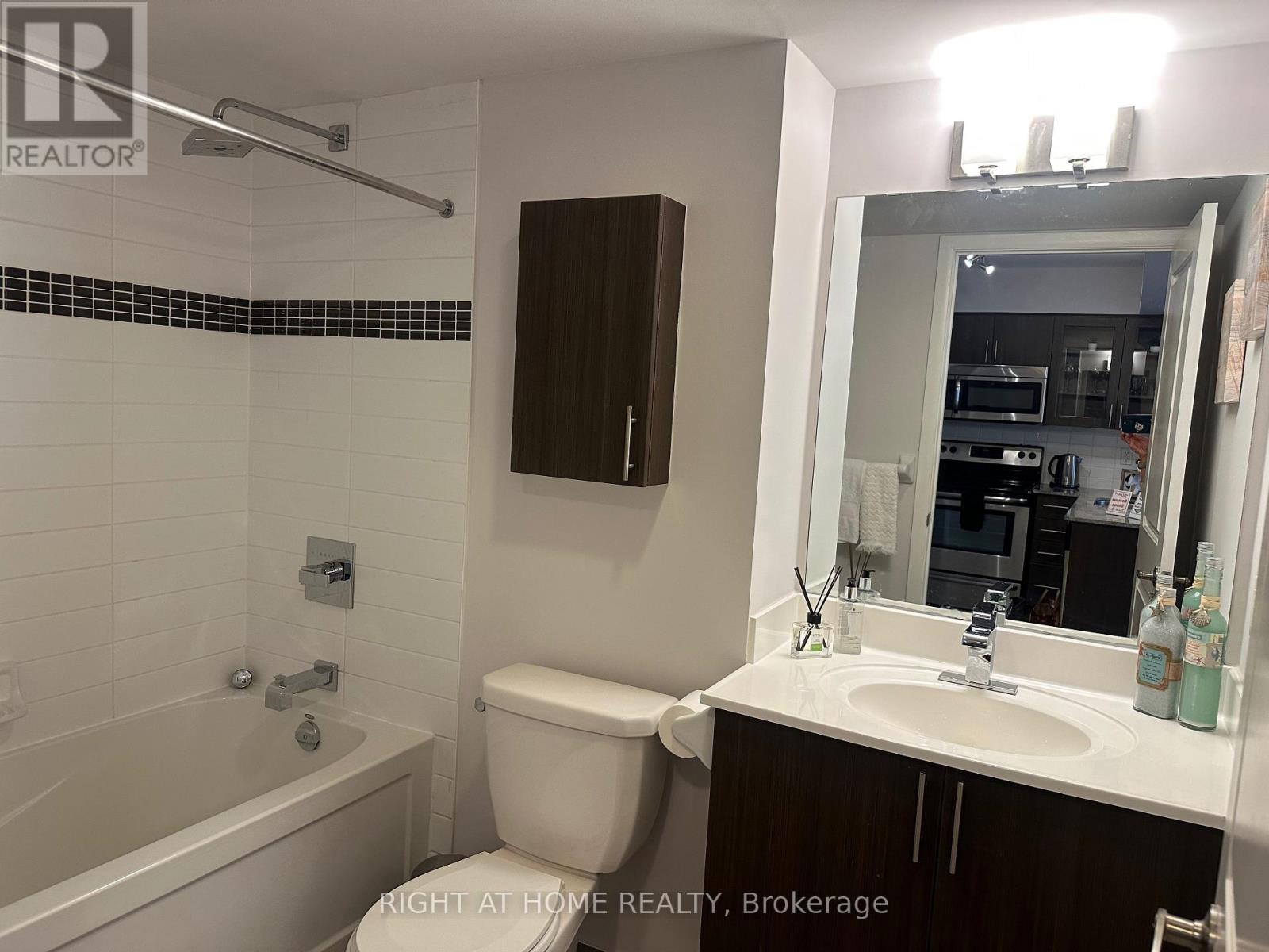 221 - 75 Norman Bethune Avenue, Richmond Hill, Ontario  L4B 0B6 - Photo 10 - N12589860