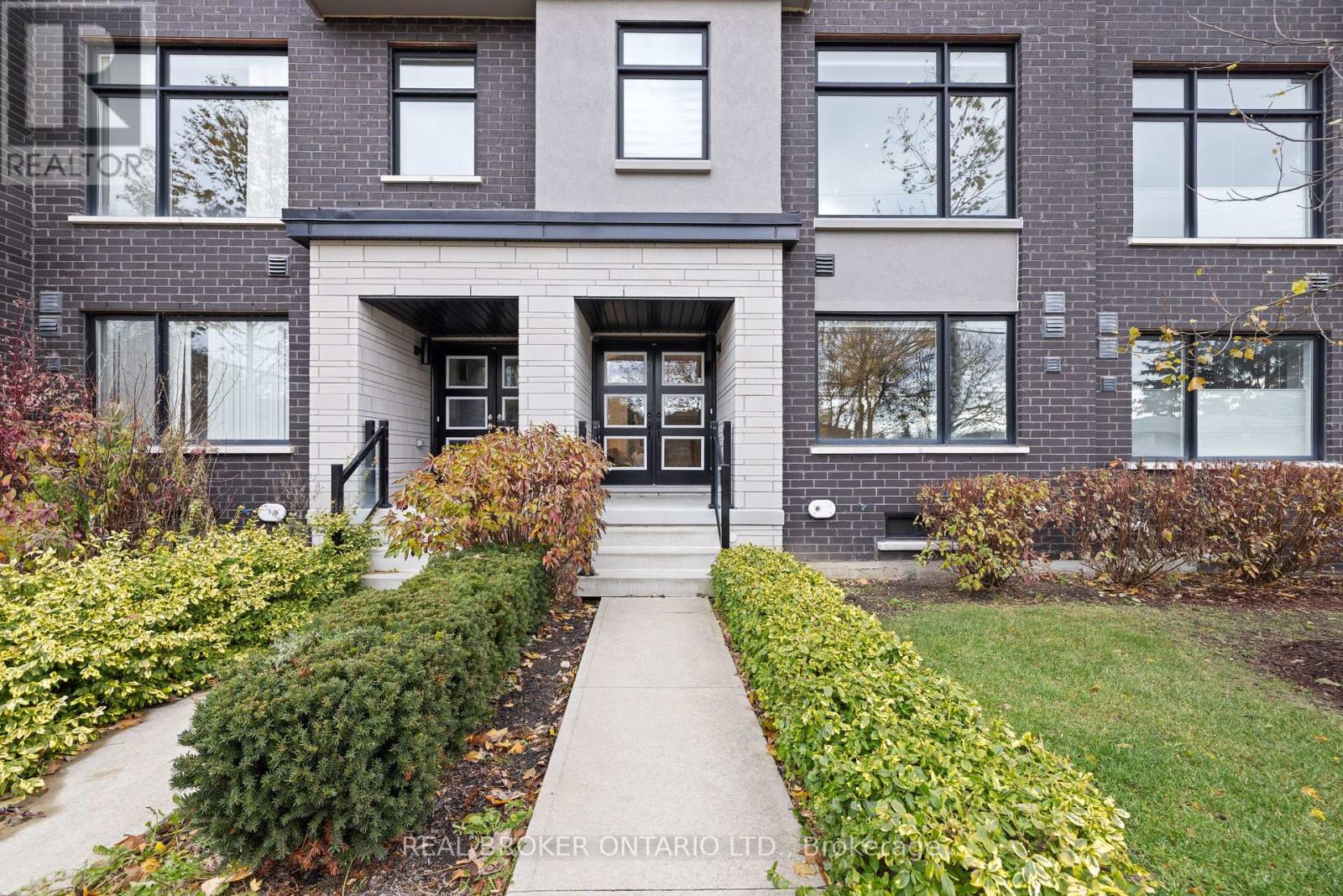 1308 Gull Crossing, Pickering, Ontario  L1W 0B7 - Photo 2 - E12599986