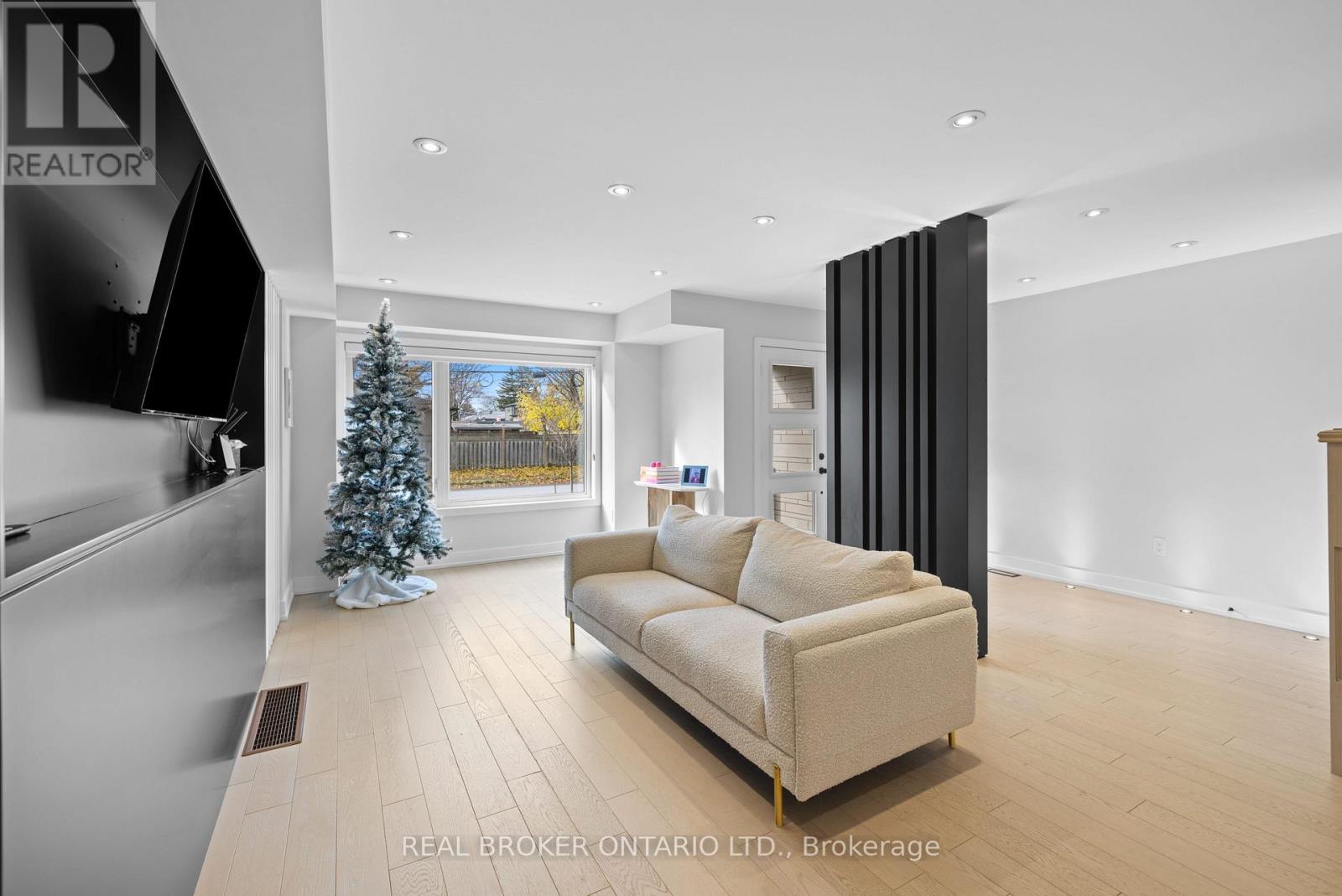 1308 Gull Crossing, Pickering, Ontario  L1W 0B7 - Photo 4 - E12599986