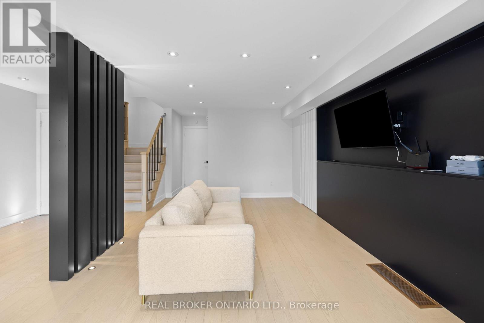 1308 Gull Crossing, Pickering, Ontario  L1W 0B7 - Photo 6 - E12599986