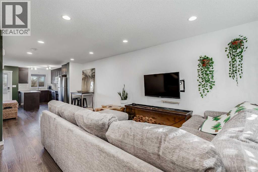 1307, 2400 Ravenswood View Se, Airdrie, Alberta  T4A 0V7 - Photo 3 - A2266580