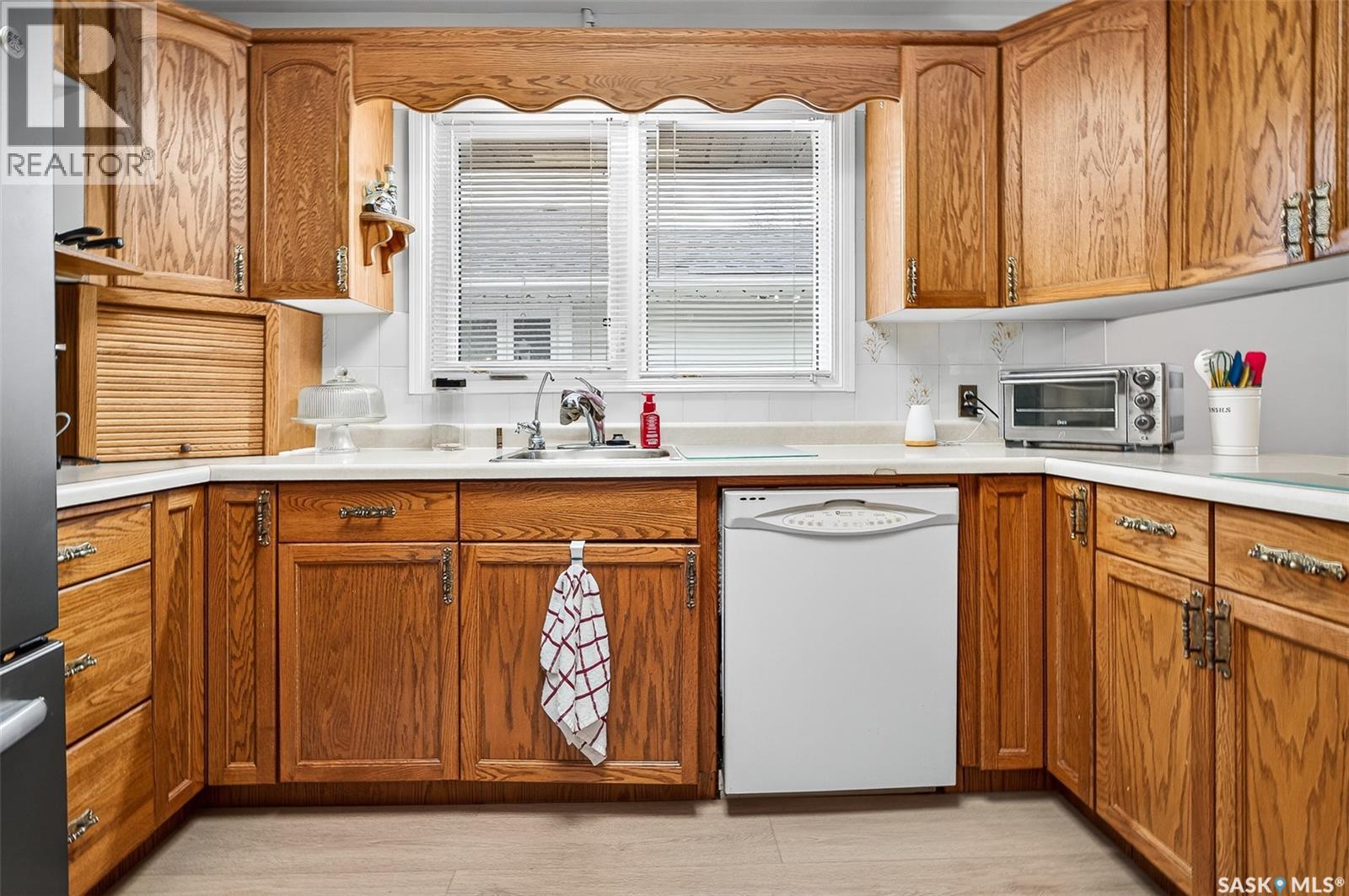 1230 Grace Street, Moose Jaw, Saskatchewan  S6H 3C7 - Photo 15 - SK020154