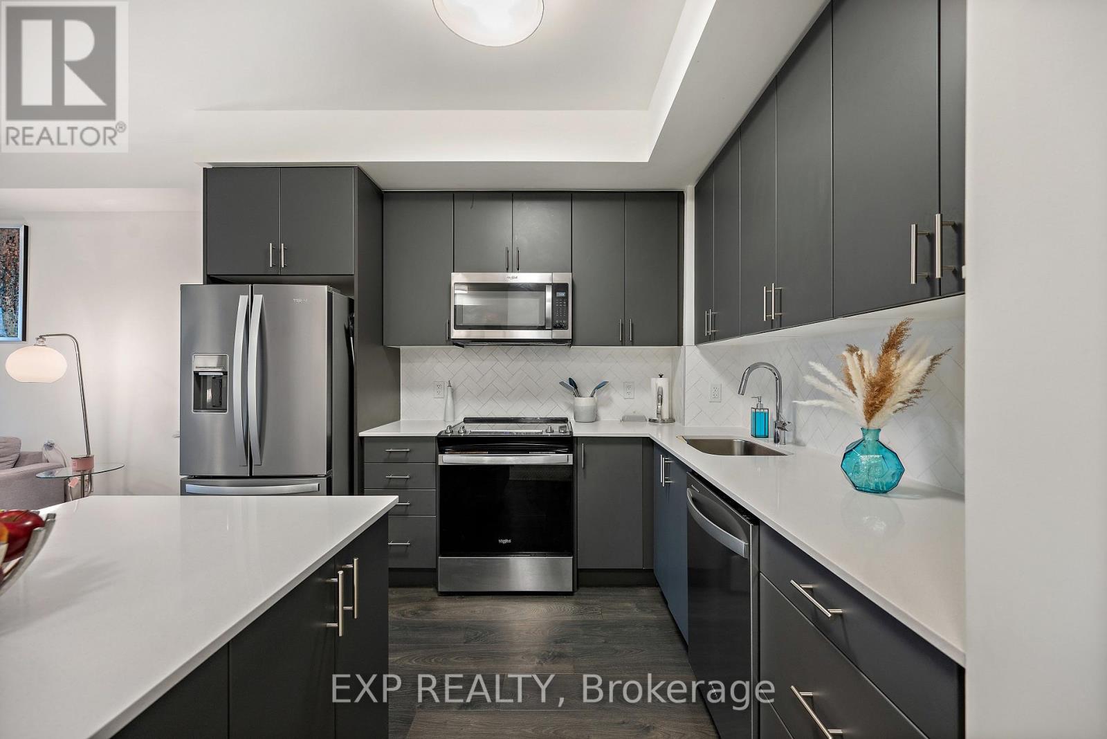 327 - 3200 William Coltson Avenue, Oakville, Ontario  L6H 7B9 - Photo 3 - W12464343