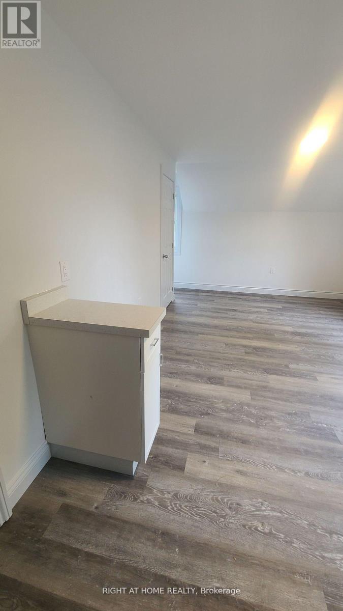 2nd Floor - 639 Ontario Street, Stratford, Ontario  N5A 3J6 - Photo 4 - X12599970