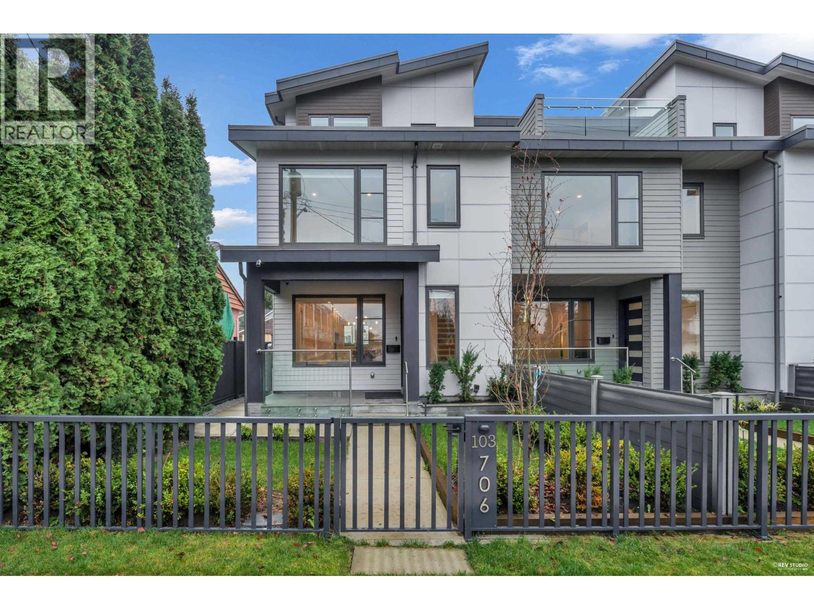 103 706 Smith Avenue, Coquitlam, British Columbia  V3J 2W7 - Photo 2 - R3071788