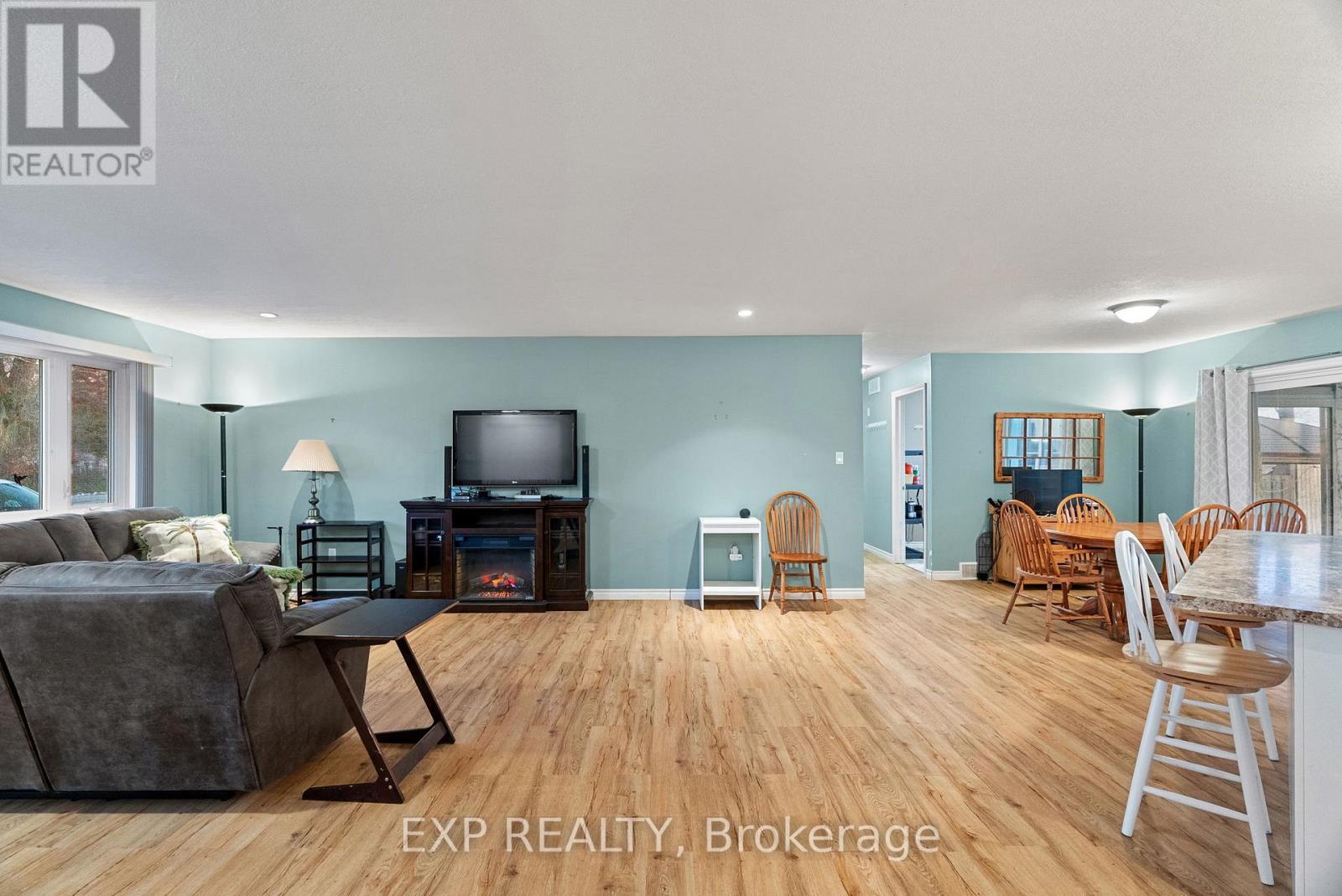 8459 Lazy Lane, Lambton Shores, Ontario  N0M 2N0 - Photo 10 - X12600010