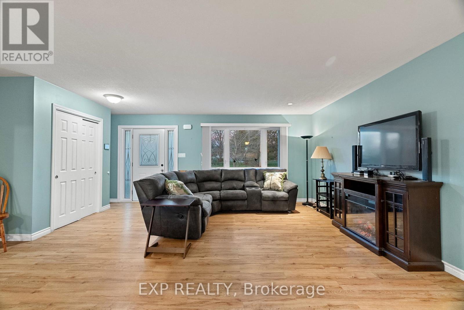 8459 Lazy Lane, Lambton Shores, Ontario  N0M 2N0 - Photo 13 - X12600010