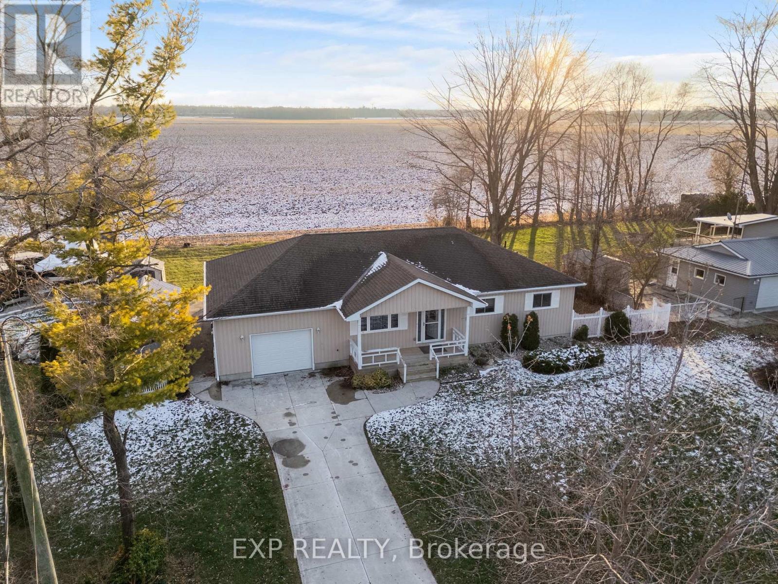 8459 Lazy Lane, Lambton Shores, Ontario  N0M 2N0 - Photo 3 - X12600010