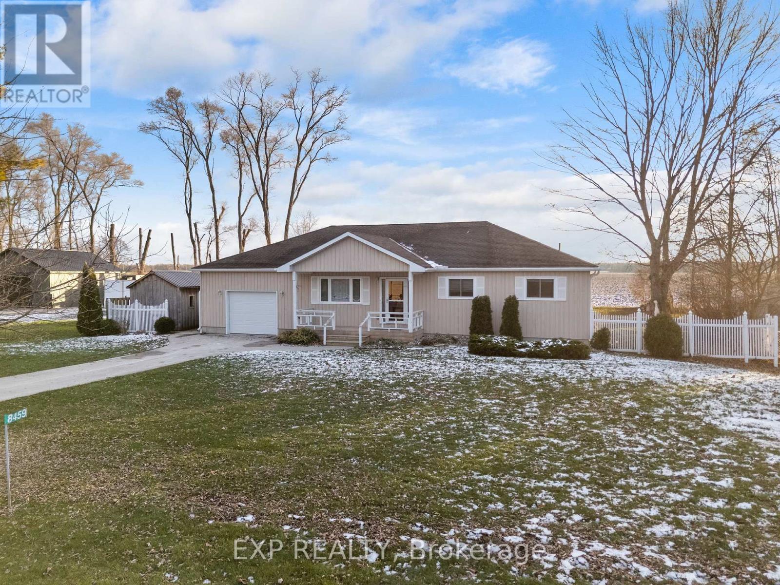 8459 Lazy Lane, Lambton Shores, Ontario  N0M 2N0 - Photo 33 - X12600010