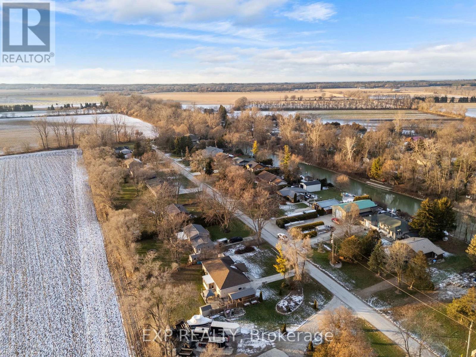 8459 Lazy Lane, Lambton Shores, Ontario  N0M 2N0 - Photo 35 - X12600010