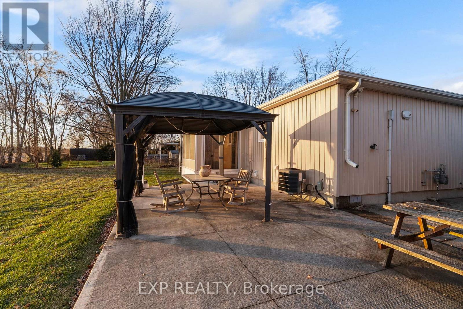 8459 Lazy Lane, Lambton Shores, Ontario  N0M 2N0 - Photo 40 - X12600010