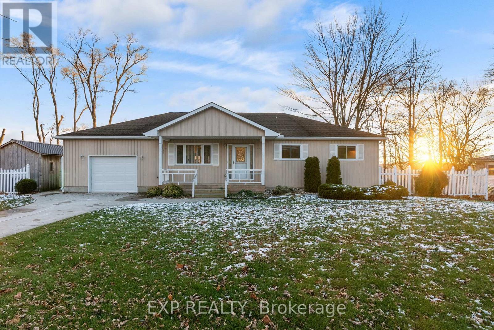 8459 Lazy Lane, Lambton Shores, Ontario  N0M 2N0 - Photo 47 - X12600010