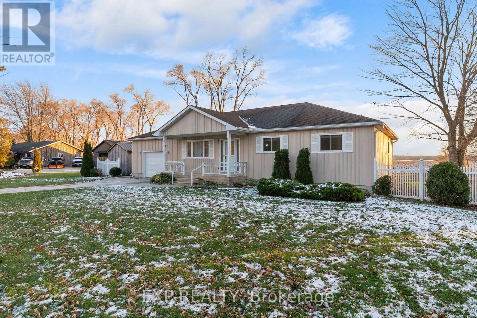 8459 Lazy Lane, Lambton Shores, Ontario  N0M 2N0 - Photo 6 - X12600010