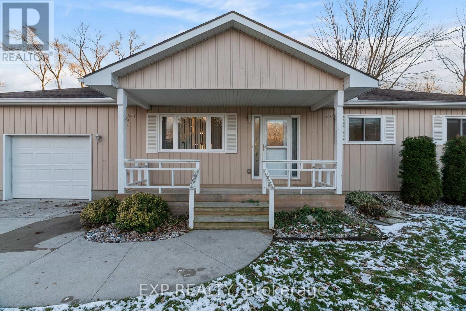 8459 Lazy Lane, Lambton Shores, Ontario  N0M 2N0 - Photo 7 - X12600010