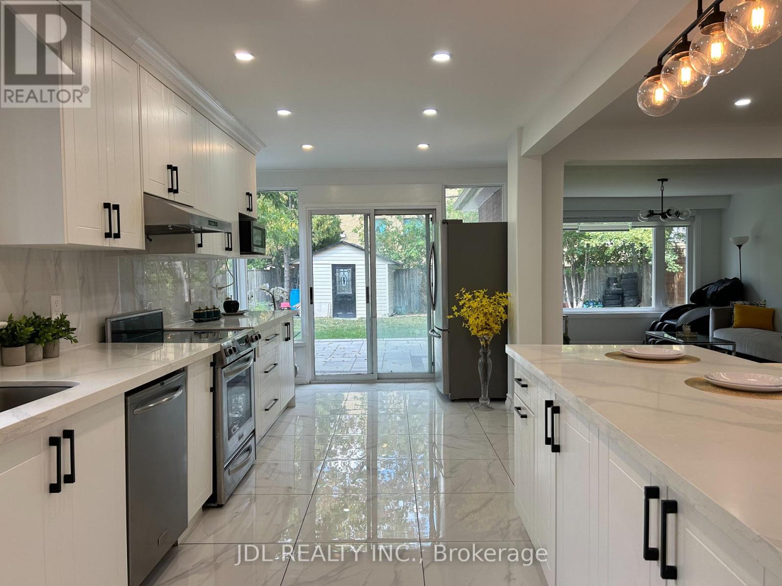 18 Cadillac Ave Avenue, Toronto, Ontario M3H 1R9 - Photo 7 - C12599988