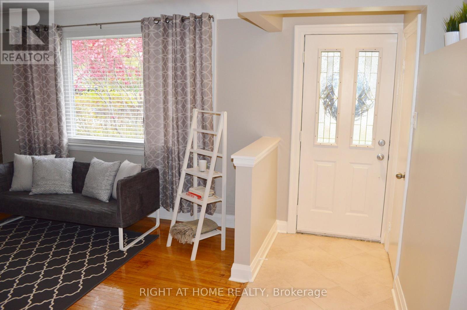 31 Park Avenue E, Burlington, Ontario  L7T 1Y2 - Photo 3 - W12599990