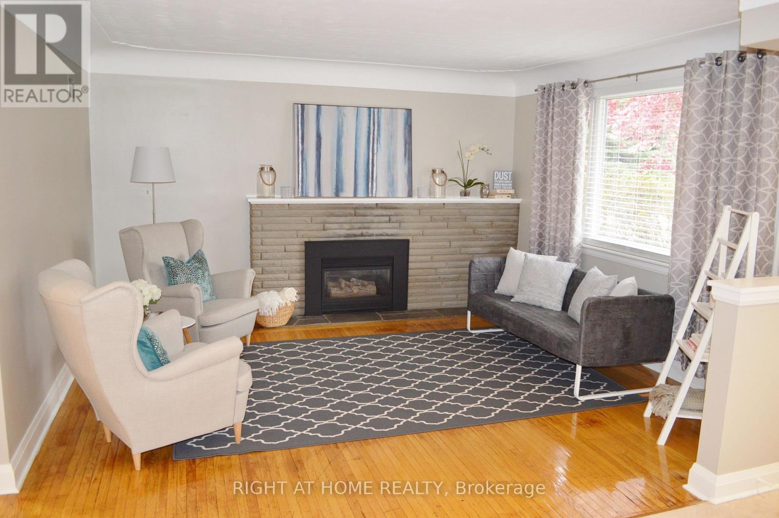 31 Park Avenue E, Burlington, Ontario  L7T 1Y2 - Photo 4 - W12599990