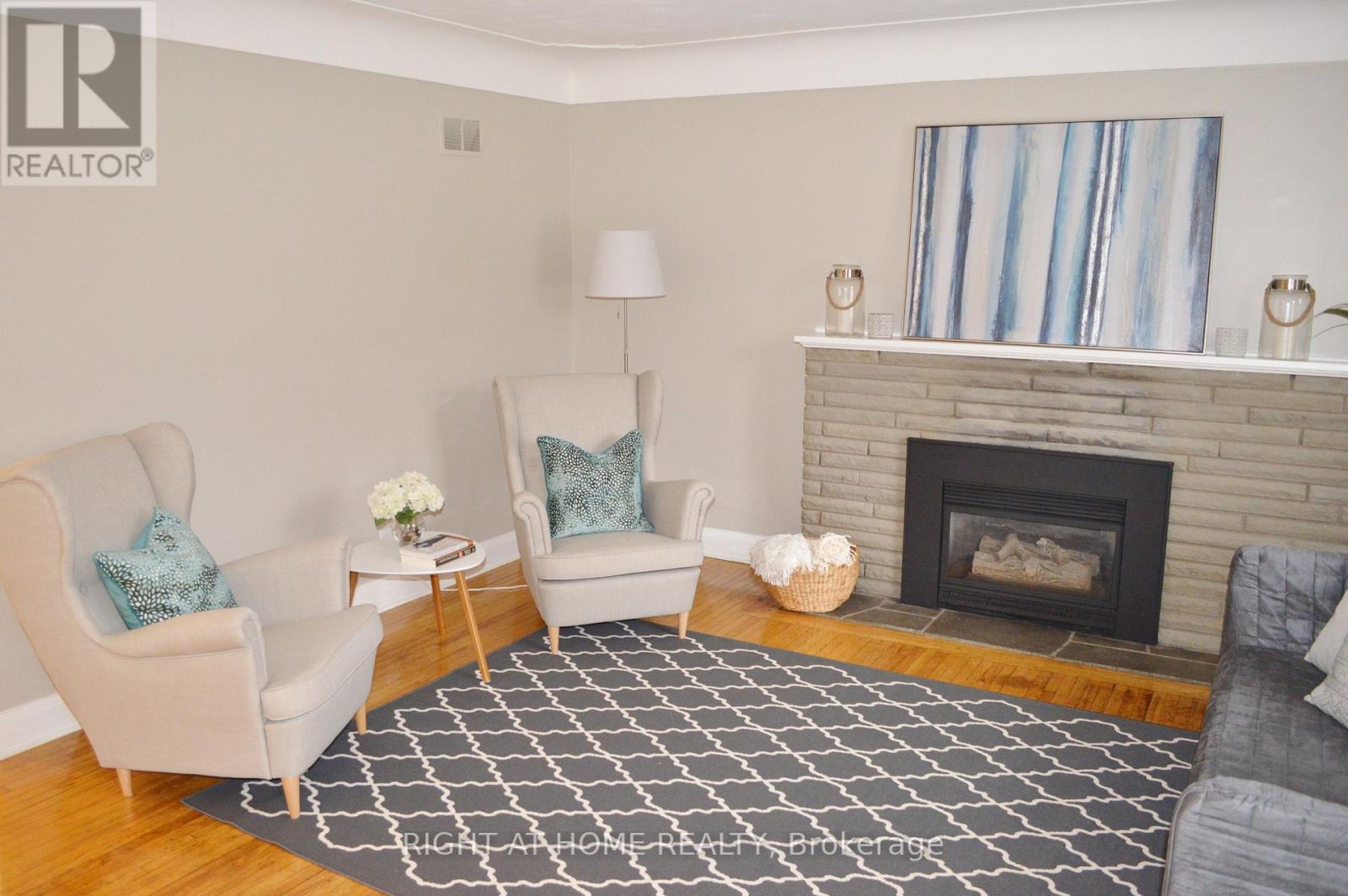 31 Park Avenue E, Burlington, Ontario  L7T 1Y2 - Photo 5 - W12599990