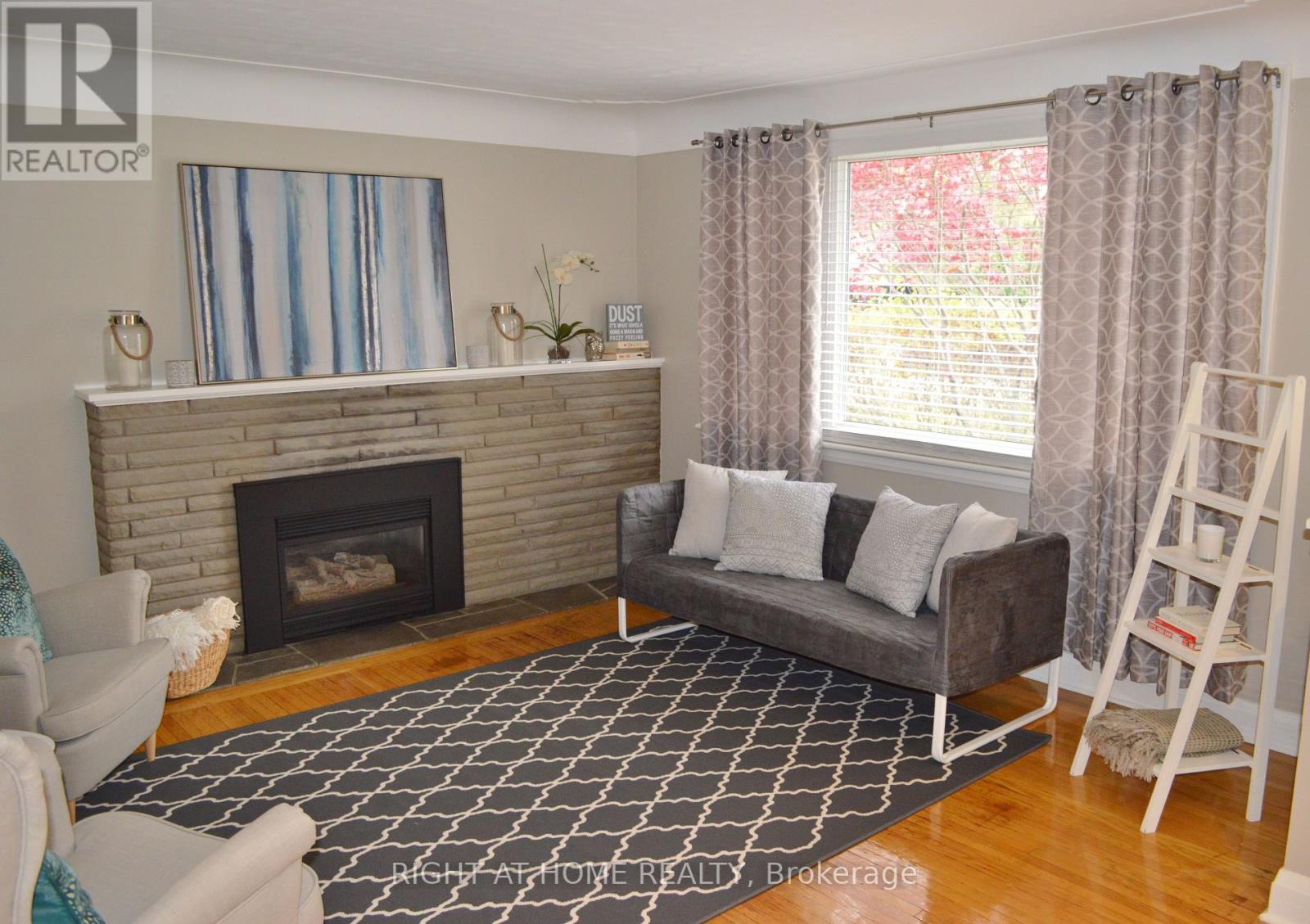 31 Park Avenue E, Burlington, Ontario  L7T 1Y2 - Photo 6 - W12599990