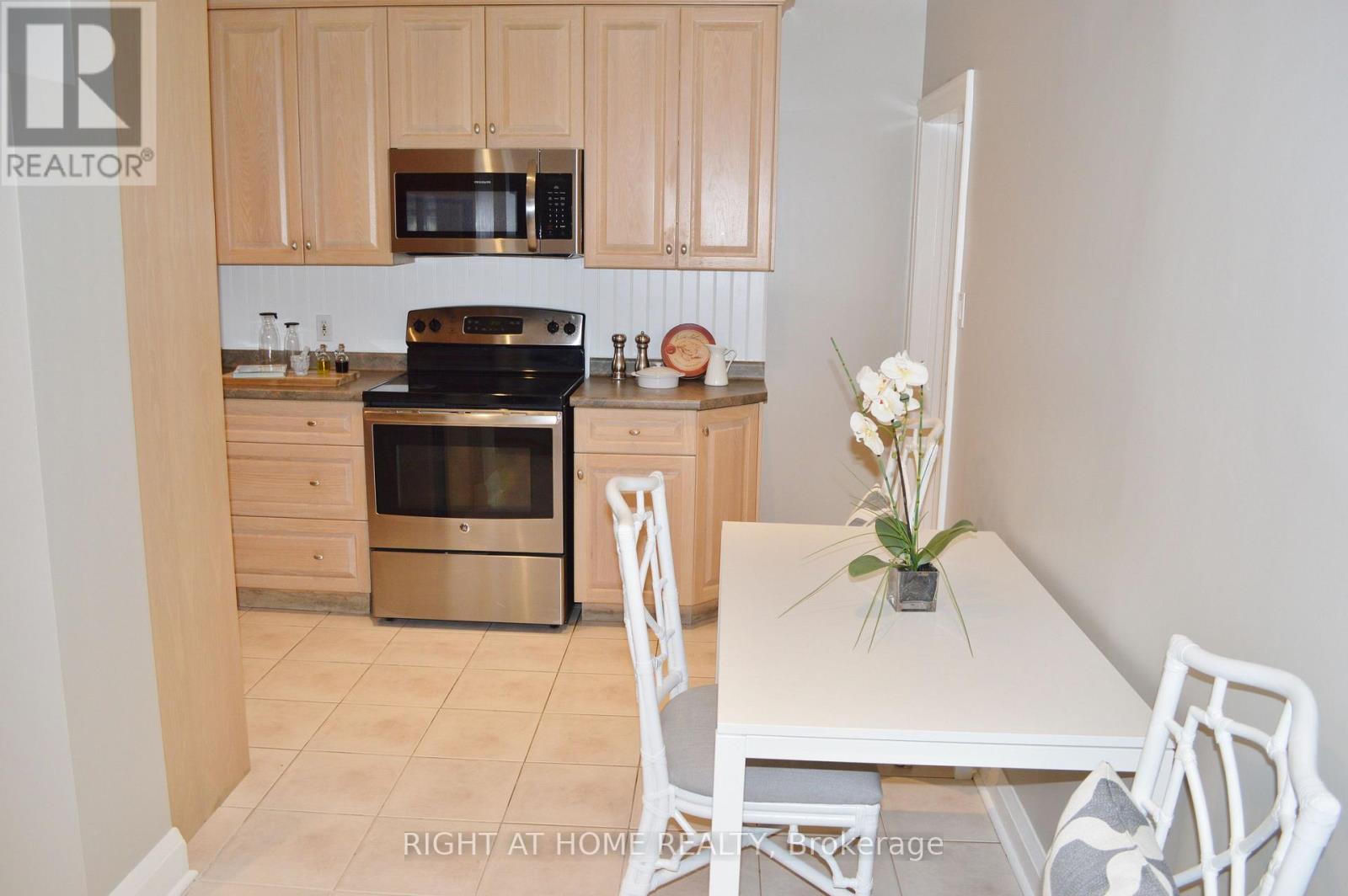 31 Park Avenue E, Burlington, Ontario  L7T 1Y2 - Photo 9 - W12599990