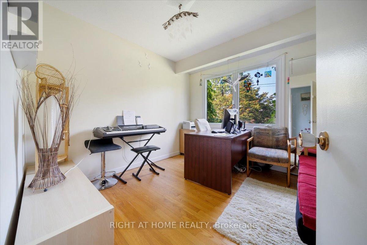 1 Harrogate Place, Ottawa, Ontario  K2H 5L6 - Photo 4 - X12600030