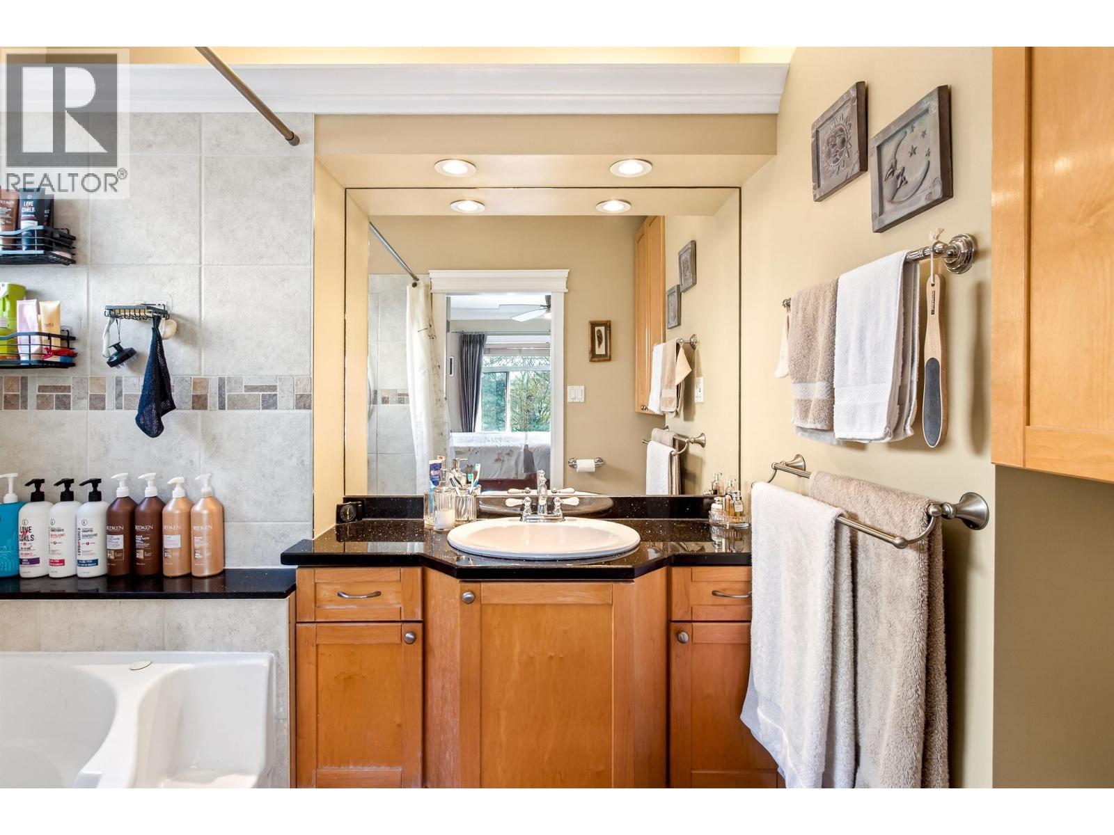 2050 Sperling Avenue, Burnaby, British Columbia  V5B 4K5 - Photo 19 - R3072091