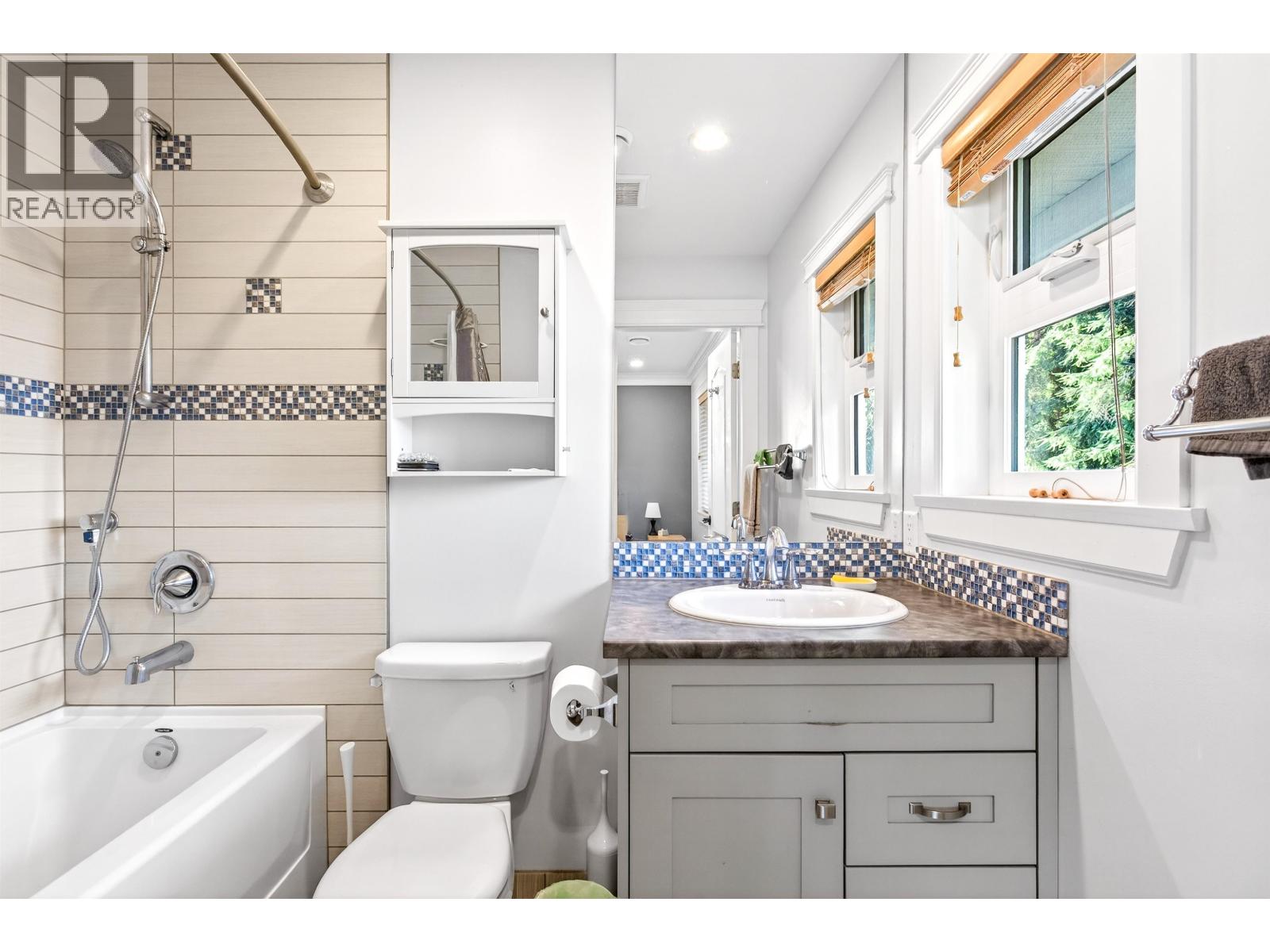 2050 Sperling Avenue, Burnaby, British Columbia  V5B 4K5 - Photo 26 - R3072091