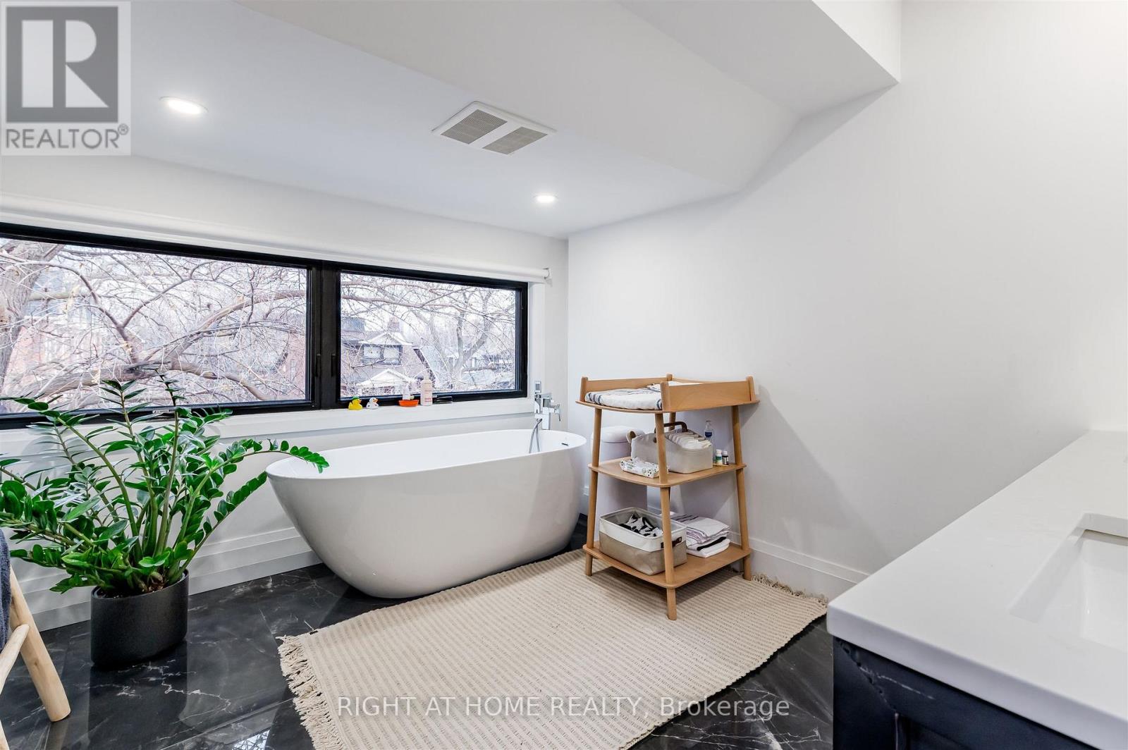 2nd And 3rd Floor - 65 Rusholme Park Crescent, Toronto (Little Portugal), Ontario  M6J 2E1 - Photo 11 - C12600056