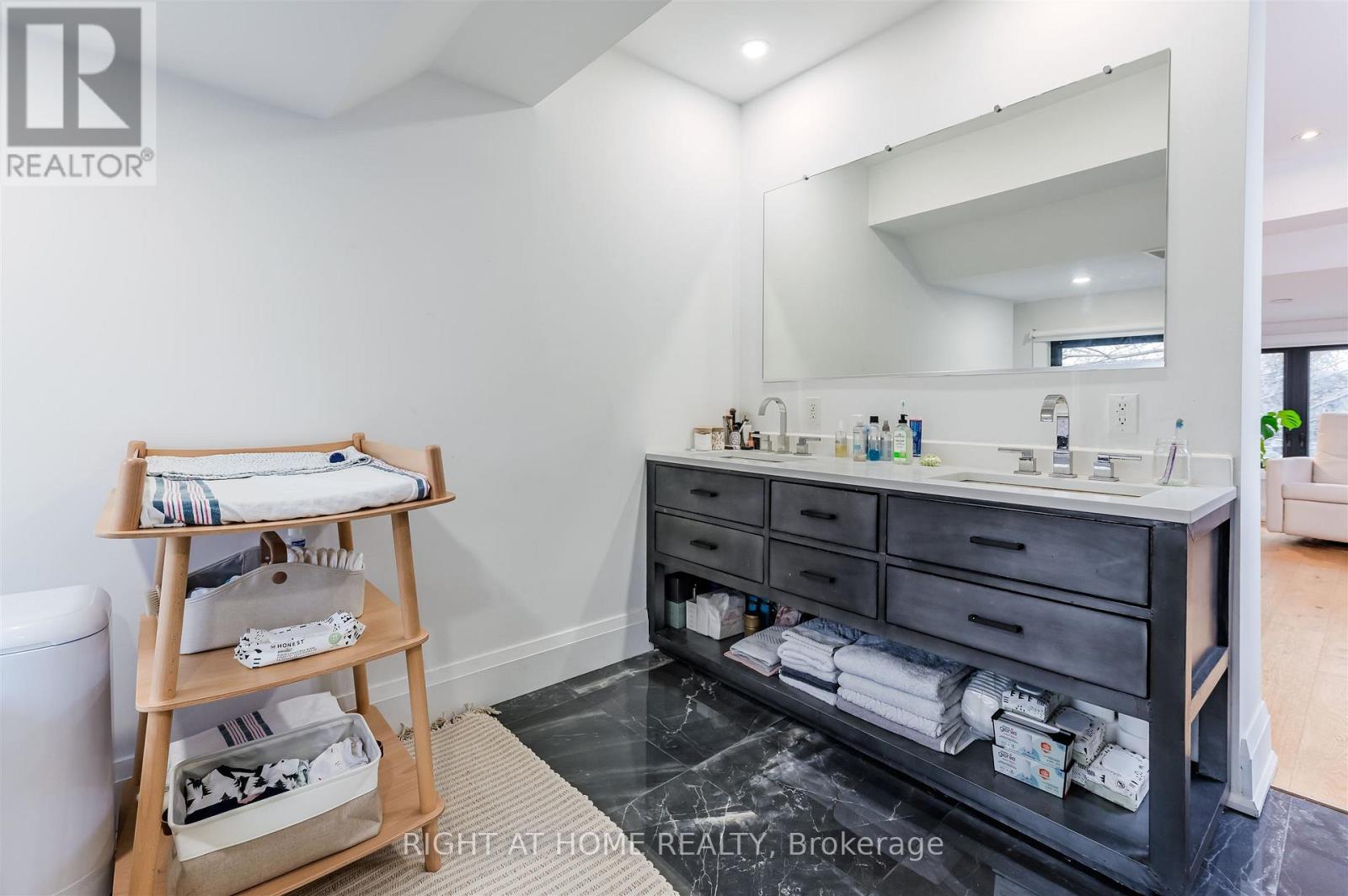 2nd And 3rd Floor - 65 Rusholme Park Crescent, Toronto (Little Portugal), Ontario  M6J 2E1 - Photo 12 - C12600056