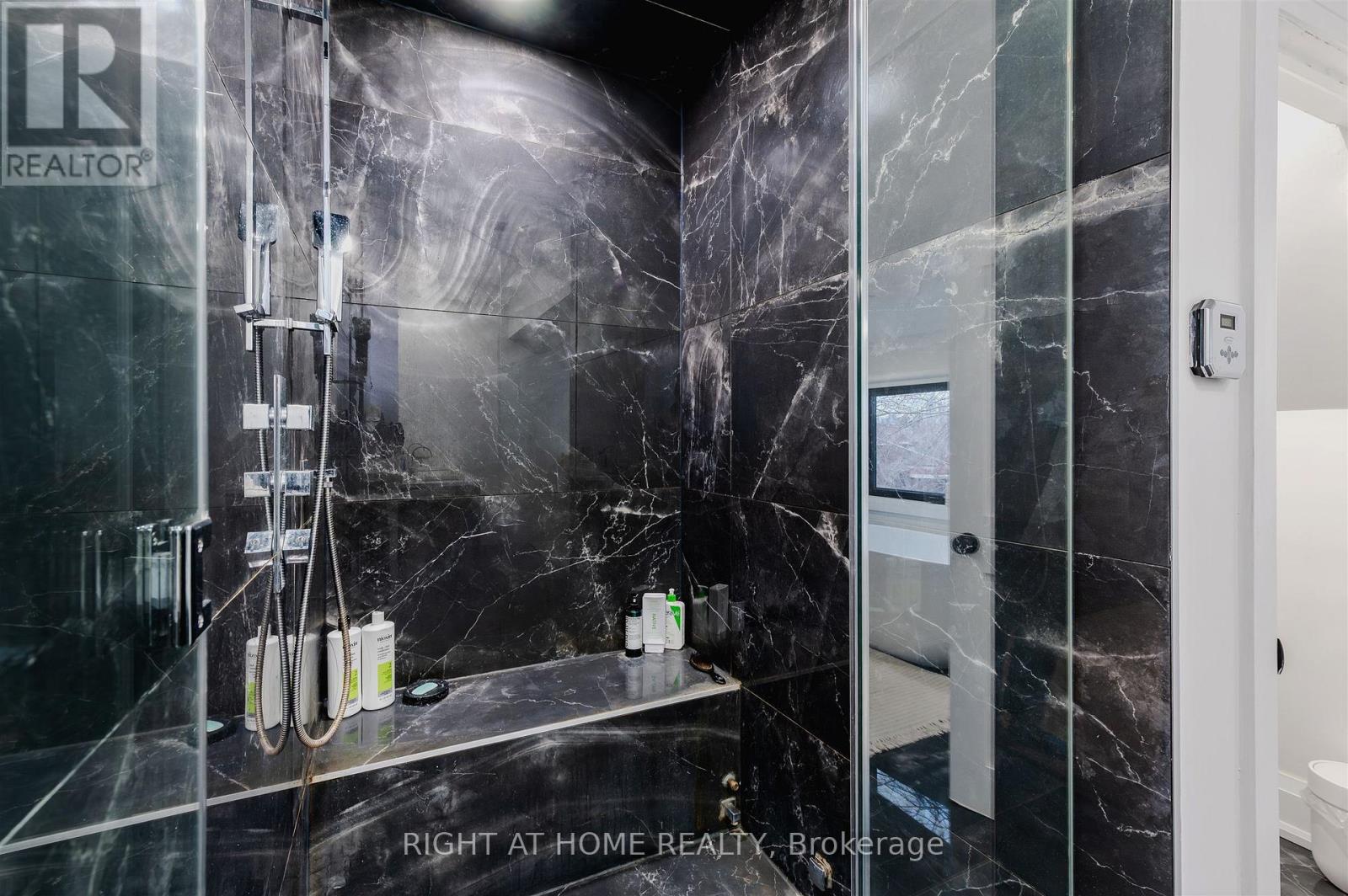 2nd And 3rd Floor - 65 Rusholme Park Crescent, Toronto (Little Portugal), Ontario  M6J 2E1 - Photo 13 - C12600056